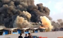 حريق ضخم يلتهم مخازن في ميسان